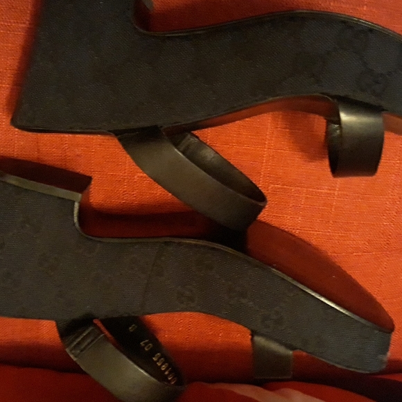 GUCCI BLACK MONOGRAM PLATFORM SANDALS SIZE 7 B - Picture 2 of 2